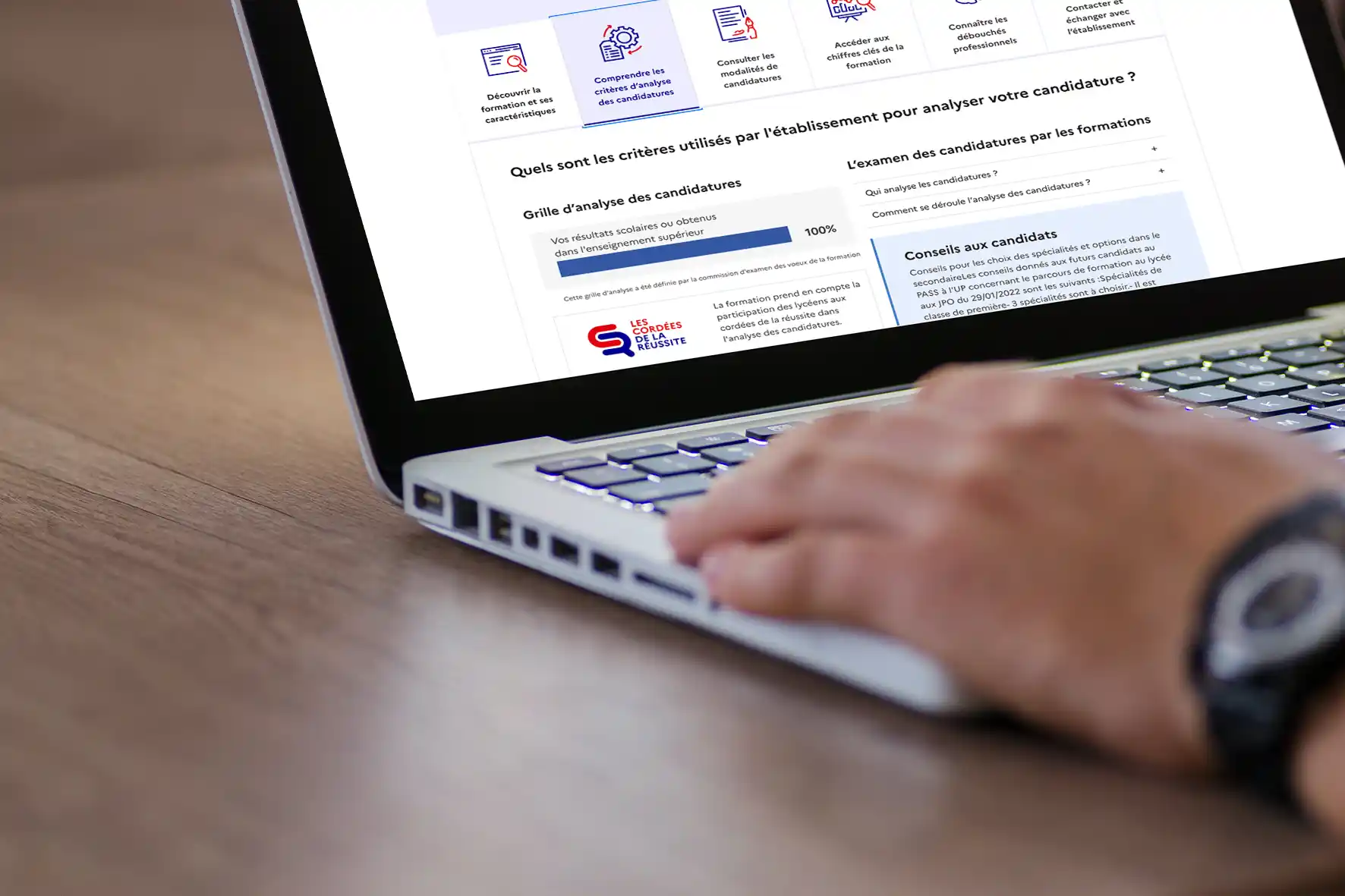 lyceen-ordinateur-site-parcoursup-criteres-attendus-medecine